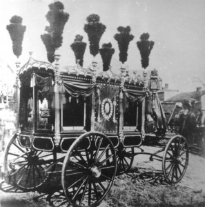 The hearse owned by Jesse Arnott of St. Louis, which the city of St. Louis loaned to Springfield for Lincoln's funeral (SVC)