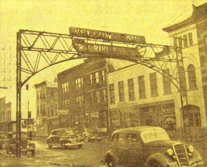 The former Chicago & Alton railroad arch, Third and Jefferson streets, just prior to removal in 1942 (SVC)