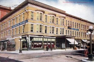 Postcard shows the Illinois Hotel in 1914 