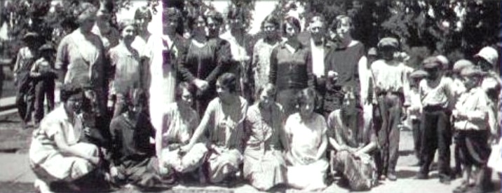 Ridgely School teachers, 1925. No names were provided, but Marguerite Beechler Soma presumably is in the group. (Sangamon Valley Collection via Ridgely Alumni Day web site and Internet Archives)