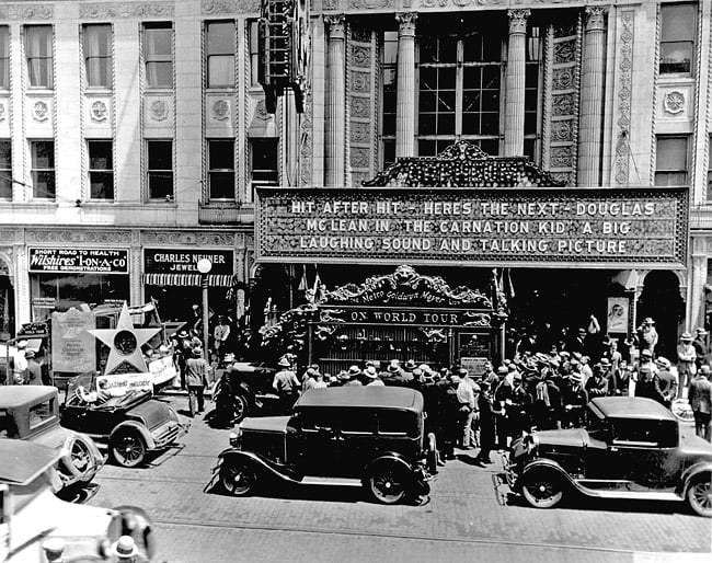Crowd outside the Orpheum in 1927 (Sangamon Valley Collection)