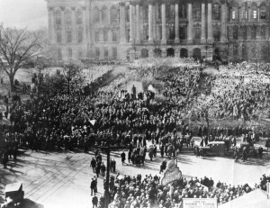 PMA Women's Auxiliary gather on the Statehouse lawn, Jan. 25, 1933 (Sangamon Valley Collection)