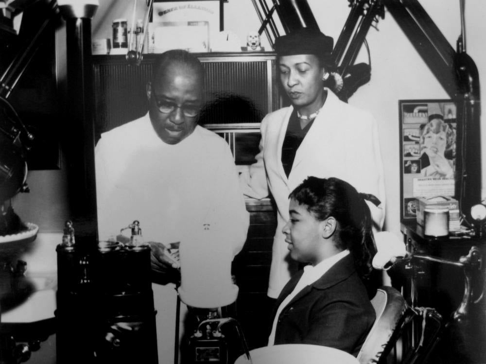 Dr. D.E. Webster with Vivian Bird and her niece, Carolyn Carey Blackwell (Sangamon Valley Collection)