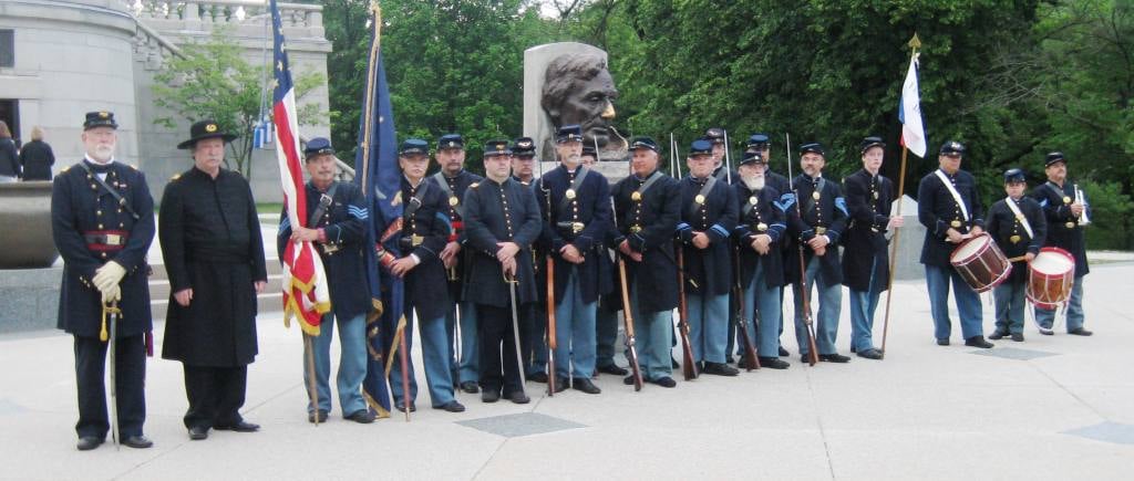 The reactivated 114th Infantry, in a ceremony at Lincoln's Tomb. (SCHS)
