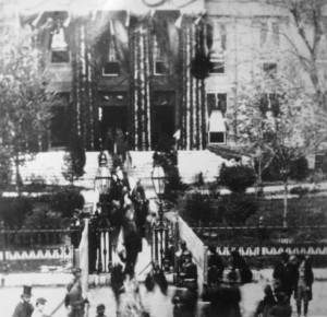 Mourners on the south side of the Capitol following viewing (SVC)