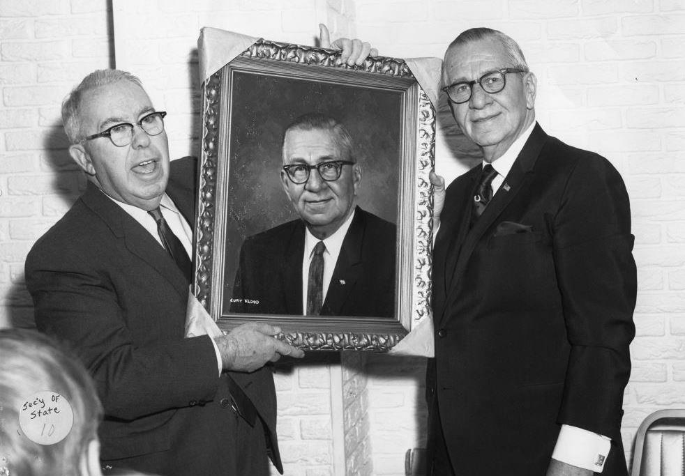 Springfield businessman J.R. "Bud" Fitzpatrick presents Secretary of State Paul Powell with a portrait. (Sangamon Valley Collection)