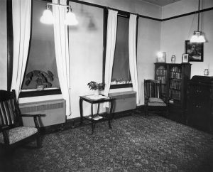 Another view of the living room (KDO)