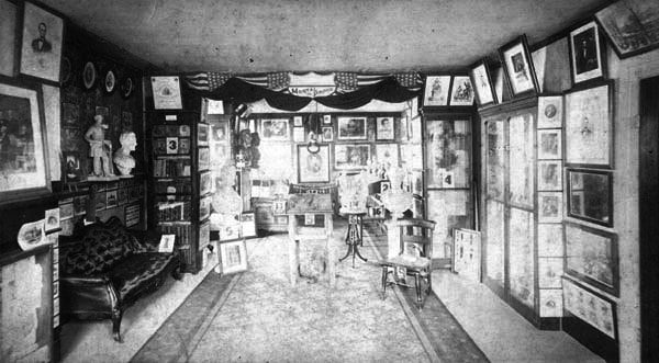 Stereocard image of Oldroyd's collection in the Lincoln Home parlors